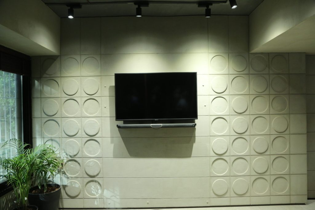 Vibrant-Wall-Elements